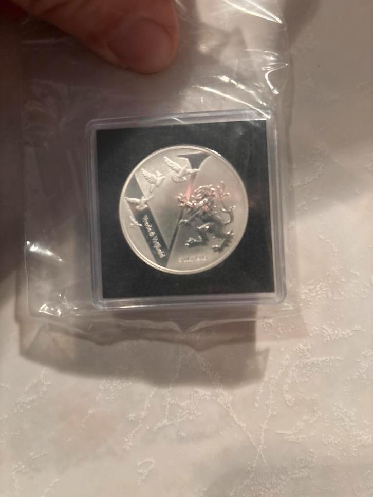 Herdenkingsuitgifte 75 jaar vrede en veiligheid, Postzegels en Munten, Munten | Nederland, Losse munt, Overige waardes, Koningin Beatrix