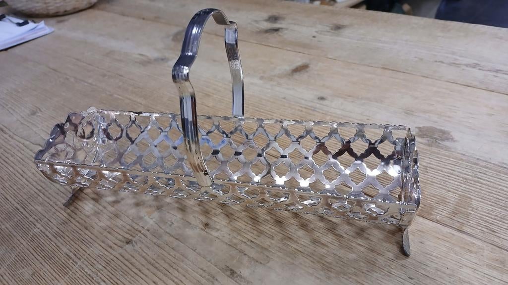 Zilverkleurige biscuit/koek schaal met handvat, Ophalen of Verzenden, Zilver