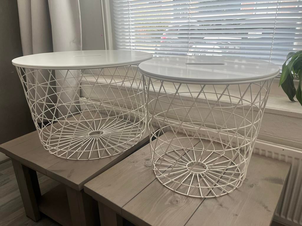 Twee witte bijzettafels met draadframe, Ophalen, Minder dan 45 cm, Minder dan 55 cm, Metaal of Aluminium