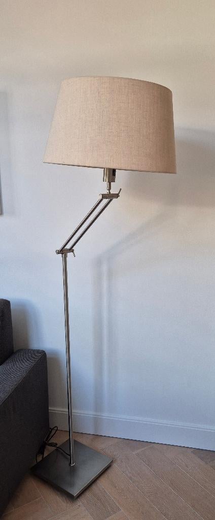 Moderne verstelbare vloerlamp/ Modern Adjustable Floor Lamp, Ophalen, Zo goed als nieuw, Stof, 150 tot 200 cm