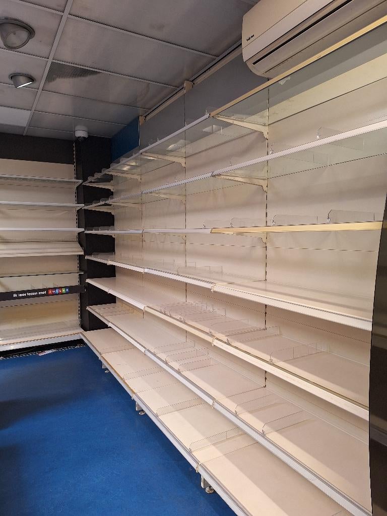 Winkelinterieur Tegometall, Ophalen