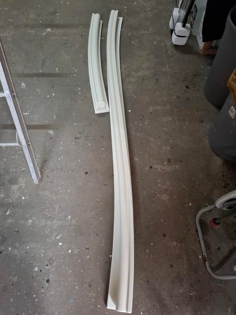 Witte gebogen trapleuning 1x220cm 1x100cm, Ophalen of Verzenden, Plinten