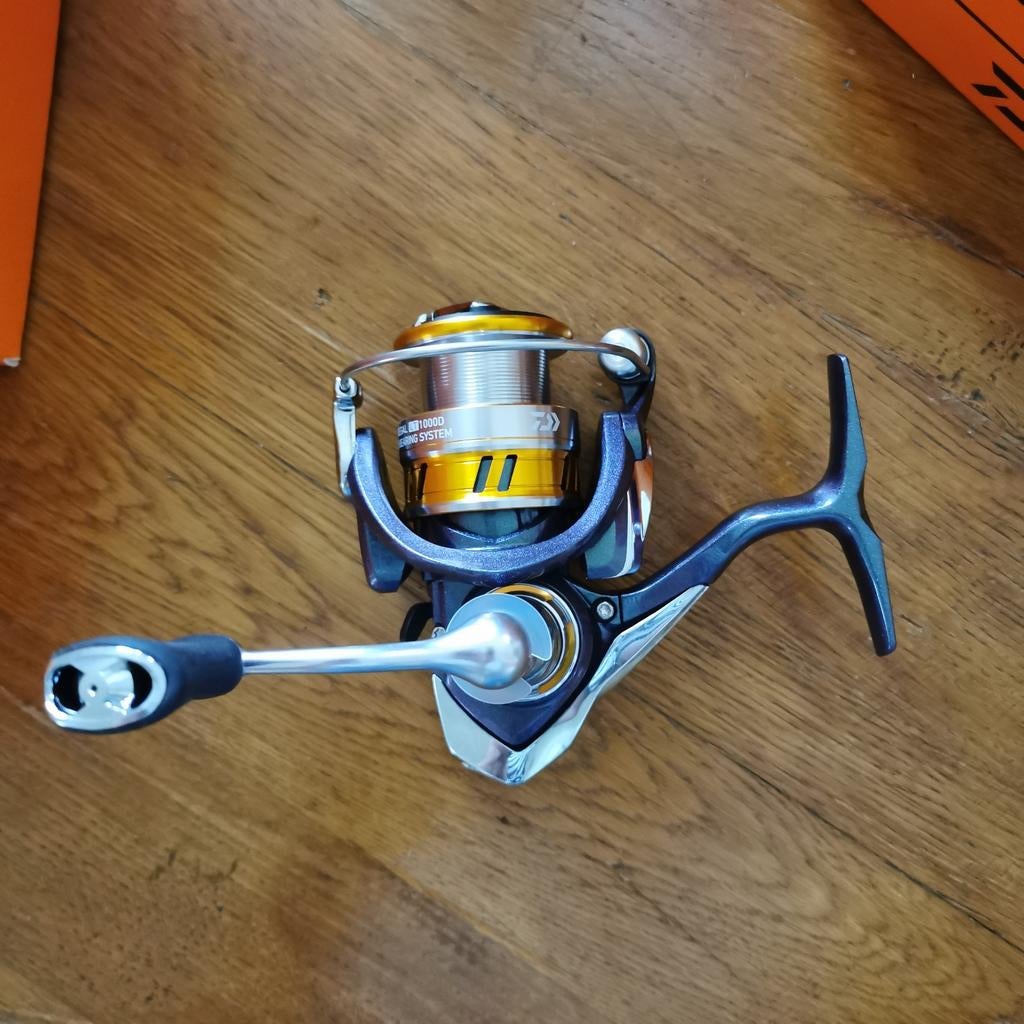 Daiwa regal LT 1000D, Ophalen of Verzenden, Nieuw, Molen