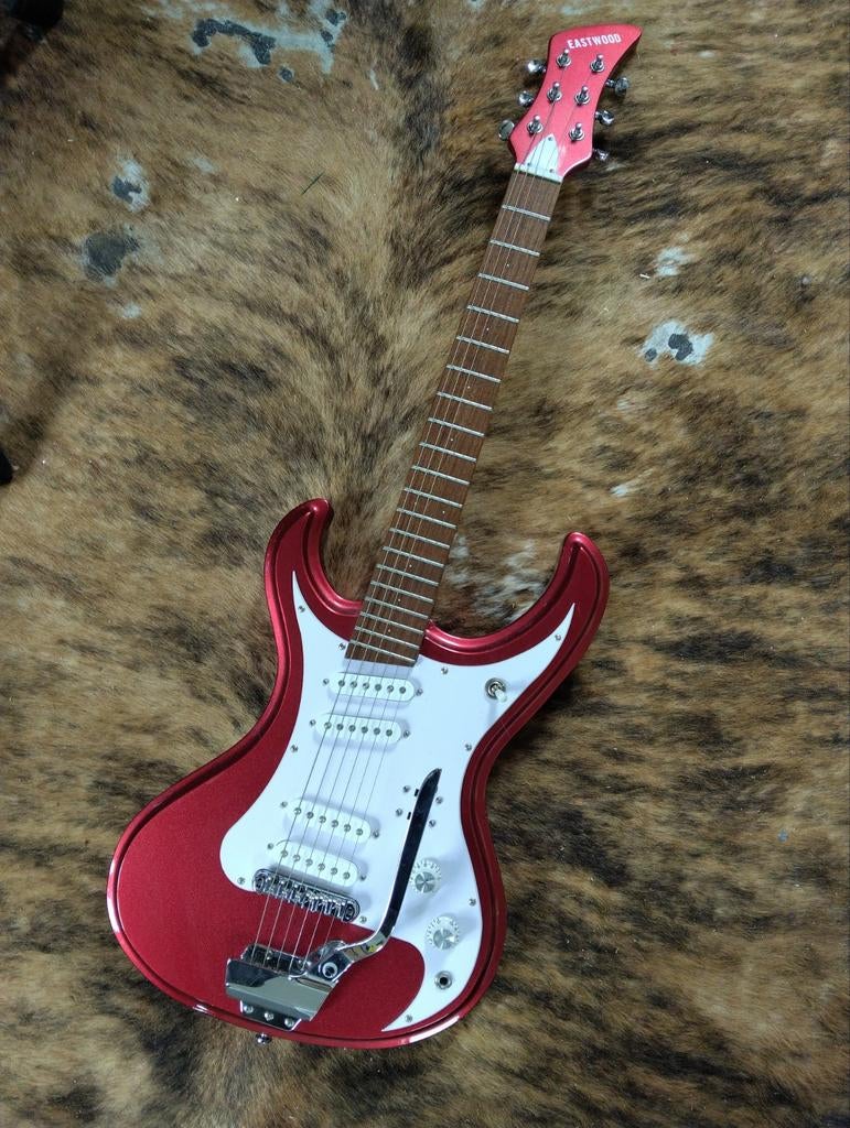 Mosrite model van het merk Eastwood met tremolo, Muziek en Instrumenten, Ophalen of Verzenden, Solid body, Overige merken