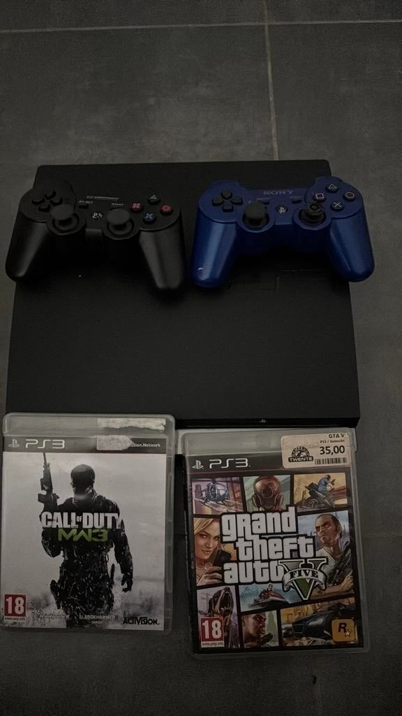 PlayStation 3 met 2 controllers en 2 games zonder kabels, Spelcomputers en Games, Gebruikt, Vanaf 18 jaar, Shooter, 2 spelers
