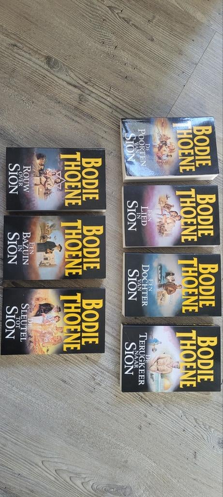 Bodie Thoene - De Kronieken van Sion (complete serie), Boeken, Ophalen of Verzenden, Gelezen, Bodie Thoene, Nederland