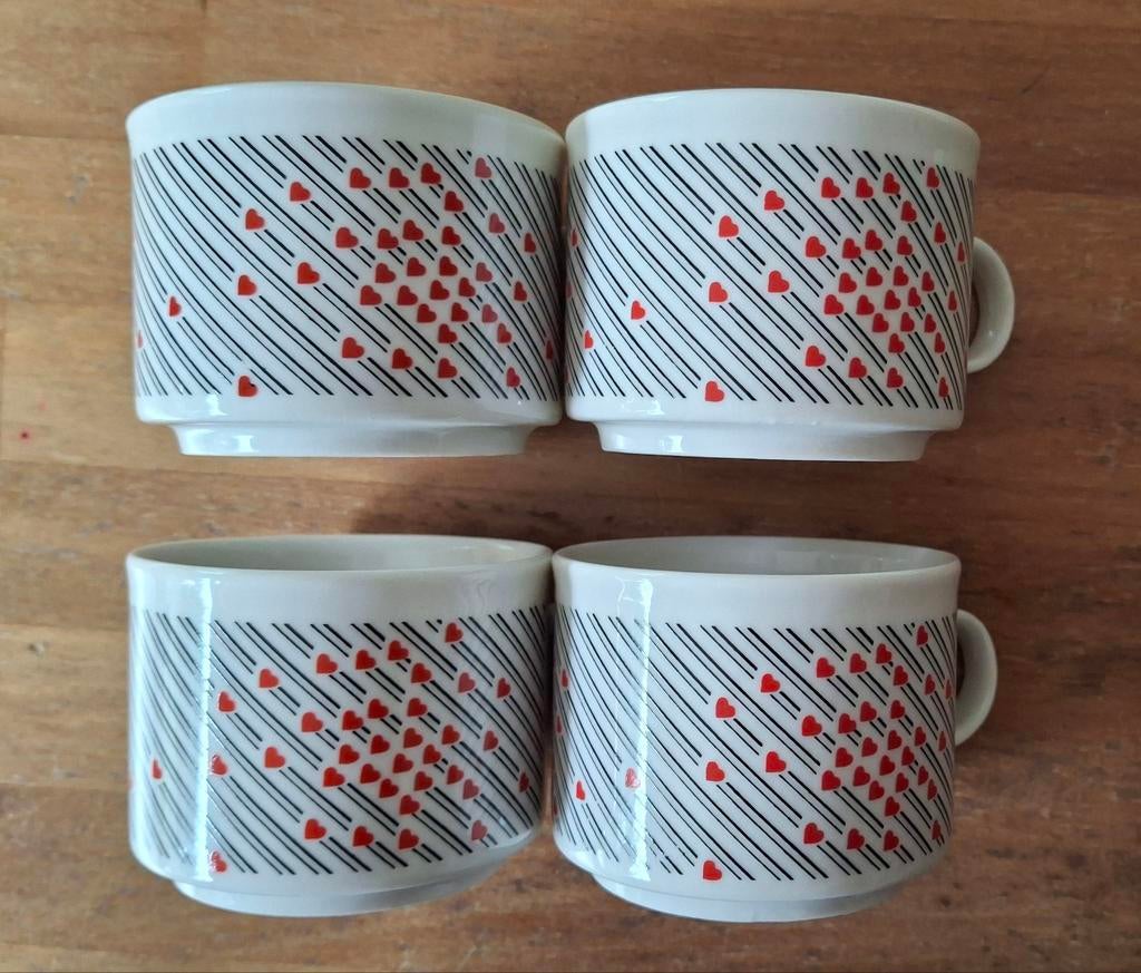 Vintage kopjes met hartjes, Ophalen of Verzenden, Zo goed als nieuw, Overige stijlen, Overige typen