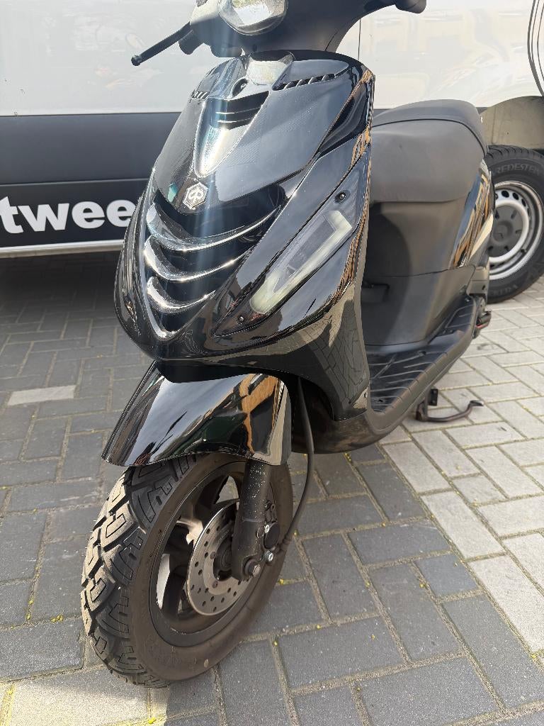 Piaggio zip 2017 BROM 4t2v 16706km glans zwart, Maximaal 45 km/u, Zip, Ophalen of Verzenden, Zo goed als nieuw