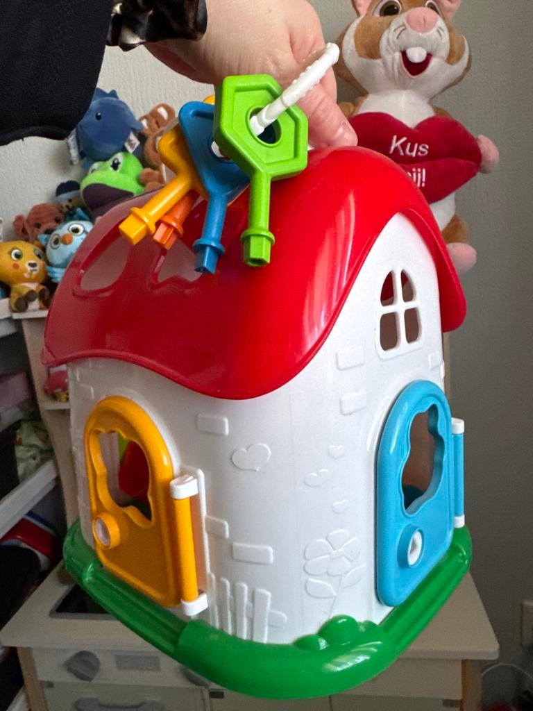 Speelhuisje met sleutels en figuurtjes, Kinderen en Baby's, Speelgoed | Babyspeelgoed, Ophalen of Verzenden, Zo goed als nieuw