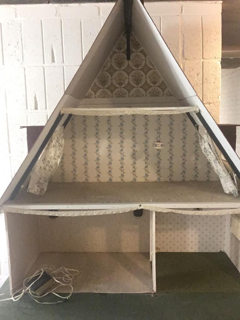 Uniek zelfgemaakt barbiehuis, Kinderen en Baby's, Speelgoed | Poppenhuizen, Ophalen, Zo goed als nieuw, Poppenhuis