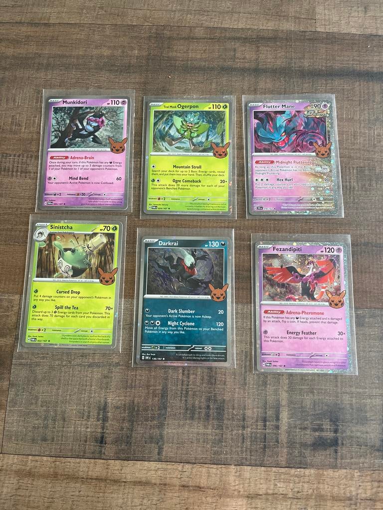 Trick Or Trade 2024 incomplete set holos, Ophalen of Verzenden, Zo goed als nieuw, Meerdere kaarten, Foil