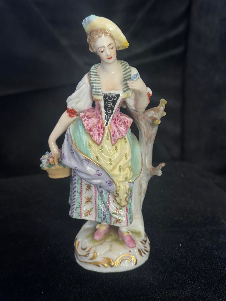 Antiek porseleinen beeld zeer fijntjes meissen style, Ophalen of Verzenden