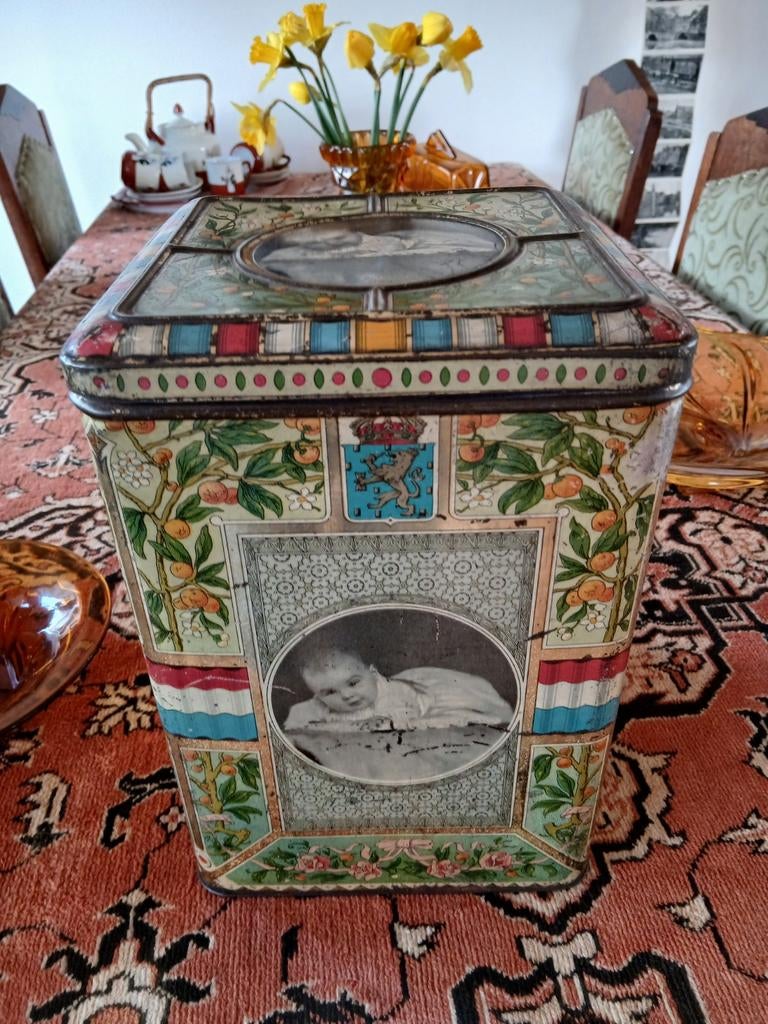 Groot antiek  zeldzaam blik .Geboorte Prinses Juliana., Verzamelen, Blikken, Ophalen of Verzenden, Gebruikt, Overige, Overige merken