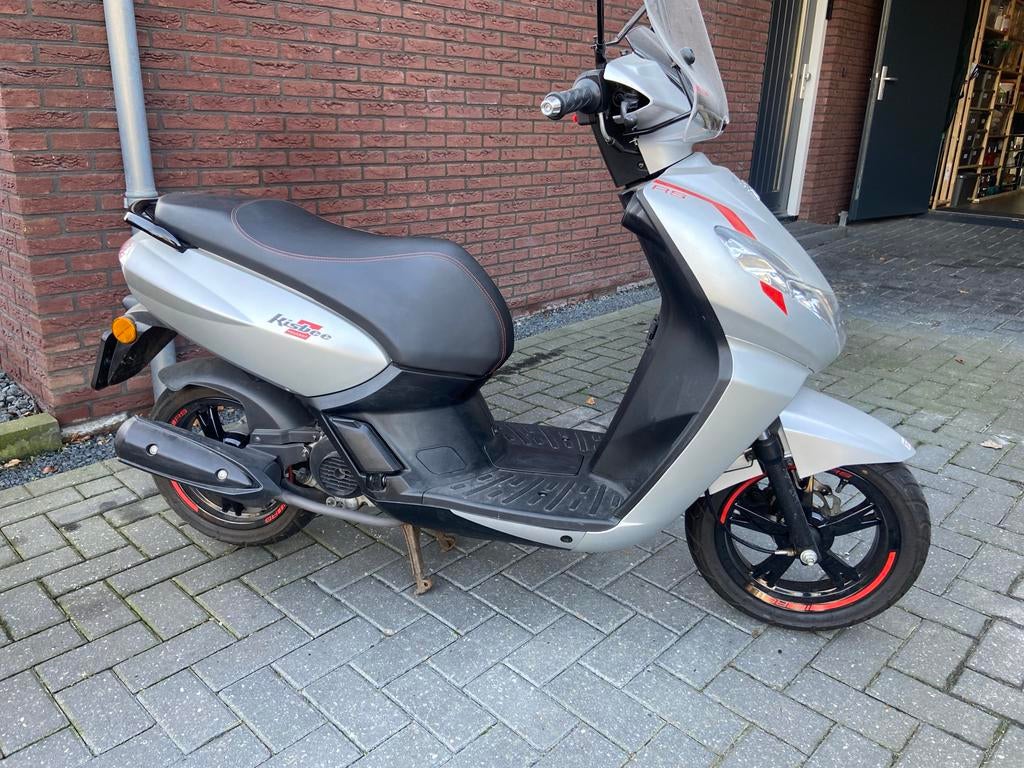 Peugeot Kisbee RS Scooter - Zilver, Ophalen, Overige modellen, Maximaal 45 km/u, Zo goed als nieuw