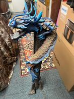 Draak op houten stam, Ophalen