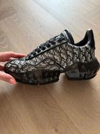 Jimmy Choo Black Monogram maat 38.5, Kleding | Dames, Schoenen, Verzenden, Zo goed als nieuw, Zwart, Sneakers of Gympen