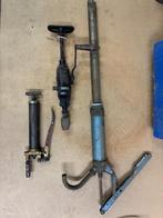 Antiek gereedschap: boor, vetspuit en pomp, Ophalen of Verzenden