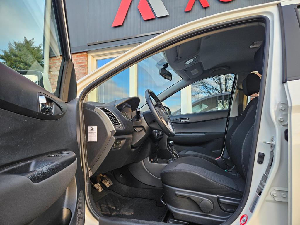 Hyundai I20 1.2i i-Deal Airco! 5-Deurs! Navigatie! Lichtmeta, Auto's, Euro 5, Gebruikt, 31 €/maand, 4 cilinders