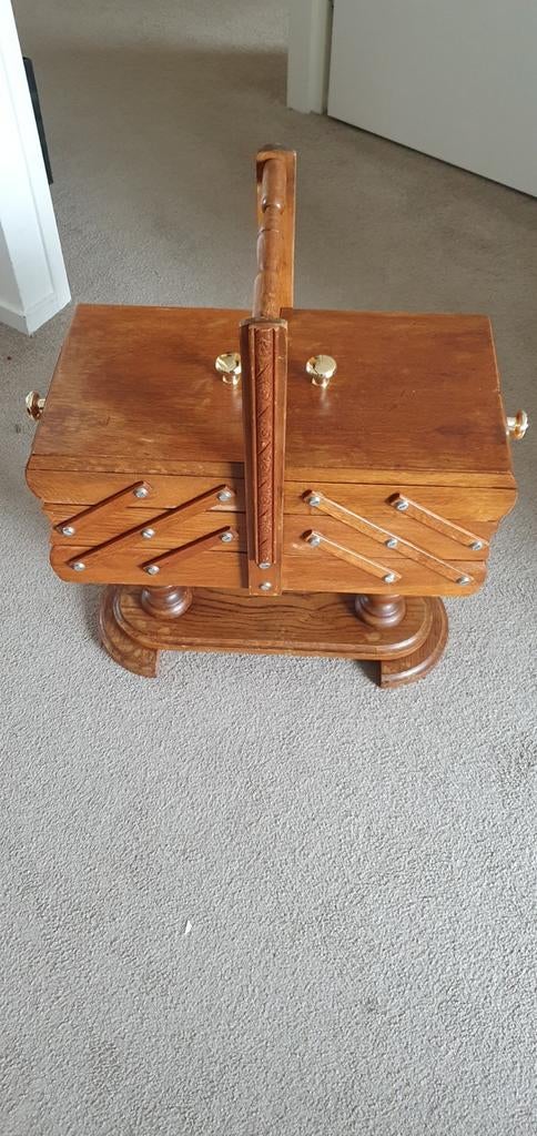 Vintage Naaikistje met Opbergruimte, Hobby en Vrije tijd, Ophalen, Gebruikt, Toebehoren, Overige merken