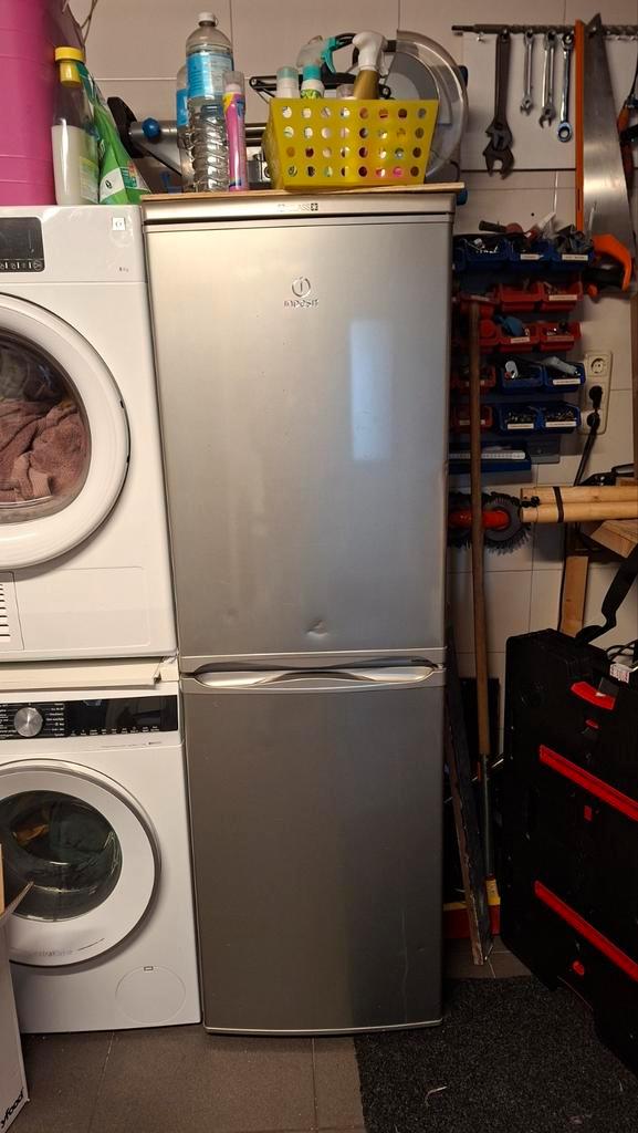 Indesit Koel-vriescombinatie - Zilver, Witgoed en Apparatuur, Koelkasten en IJskasten, Gebruikt, Met aparte vriezer, 150 tot 200 liter