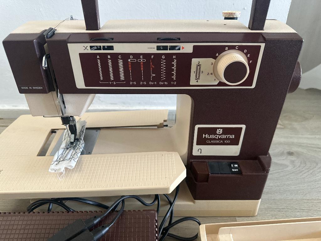 Naaimachine Husqvarna, Hobby en Vrije tijd, Naaimachines en Toebehoren, Ophalen of Verzenden, Gebruikt, Naaimachine, Overige merken