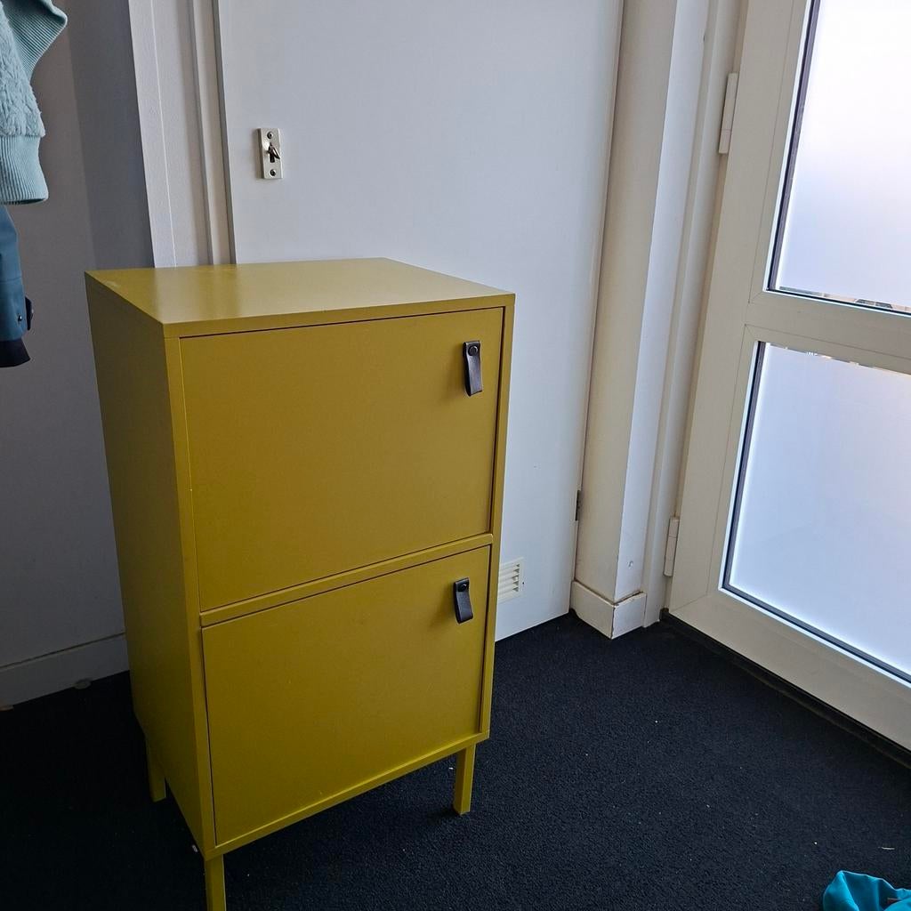 Groengeel kastje met 2 deurtjes - Eyecatcher!, Ophalen, Gebruikt