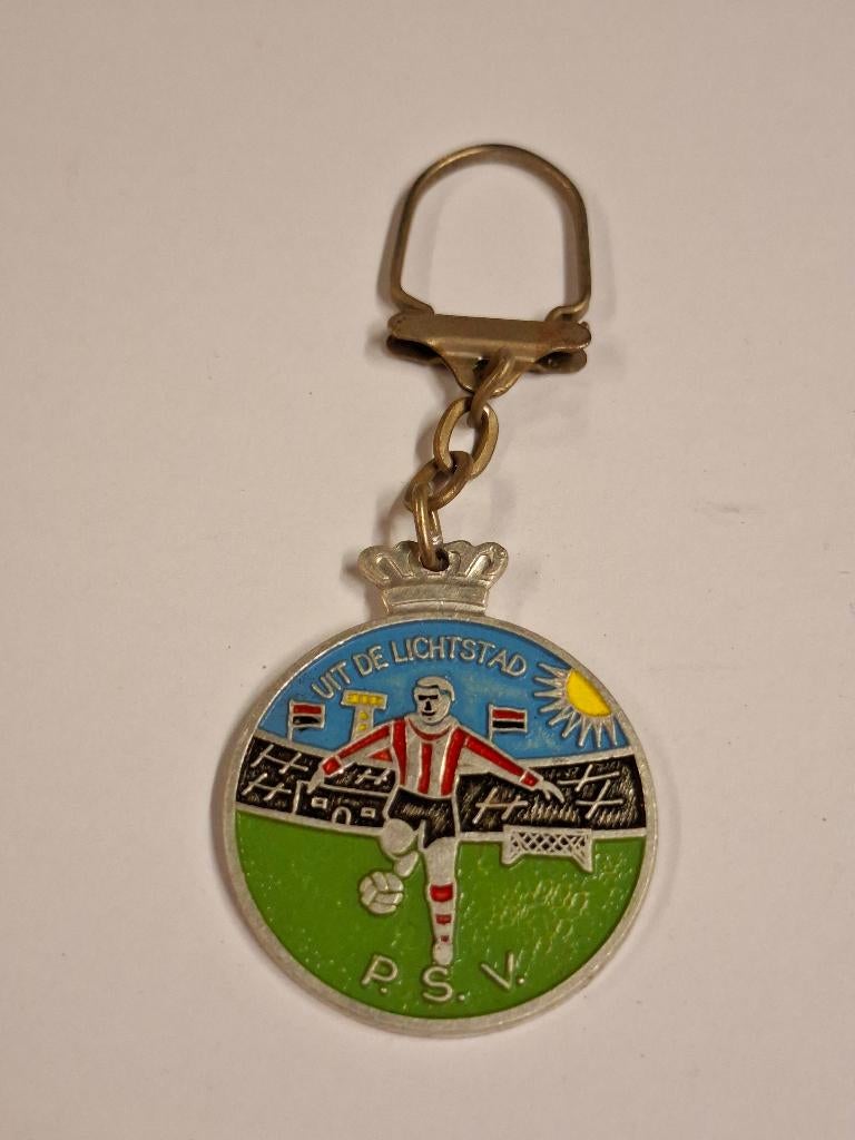 Sleutelhanger P.S.V. uit de lichtstad, Ophalen