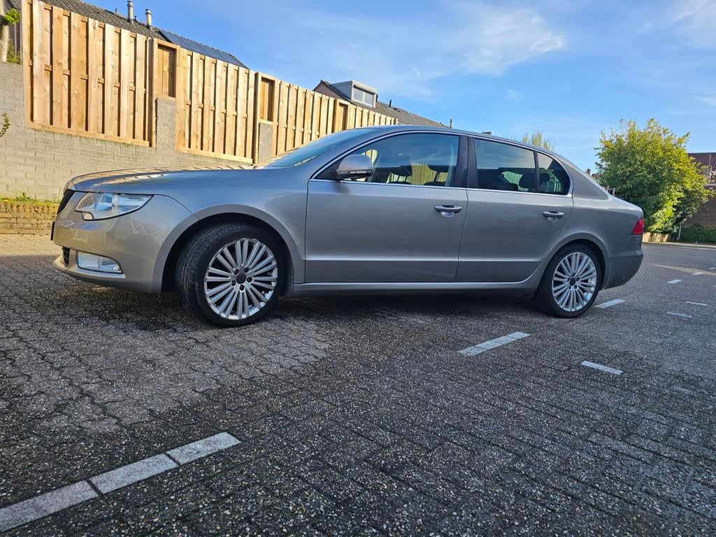 Skoda Superb Ambition 1.4 TSI 125pk 2012 Beige, Auto's, Voorwielaandrijving, Zwart, 4 cilinders, Origineel Nederlands