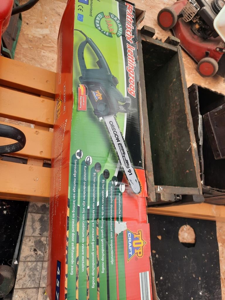 Nieuwe elektrische kettingzaag te koop - Ongebruikt in doos, Tuin en Terras, Handzagen, Ophalen