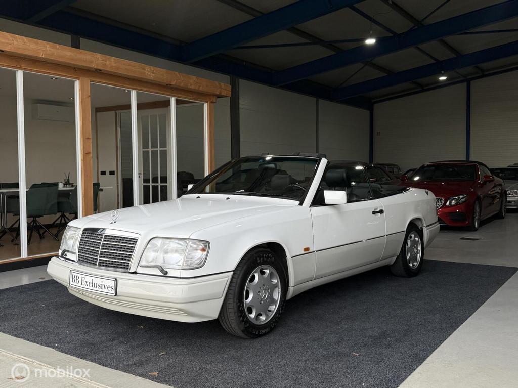 1993 Mercedes E320 Cabrio | 5 traps | Airco | Leder |119 dkm, Automaat, Achterwielaandrijving, Gebruikt, Zwart