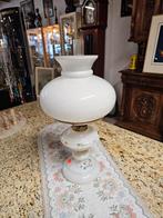 Glazen olielamp met witte kap, Ophalen of Verzenden