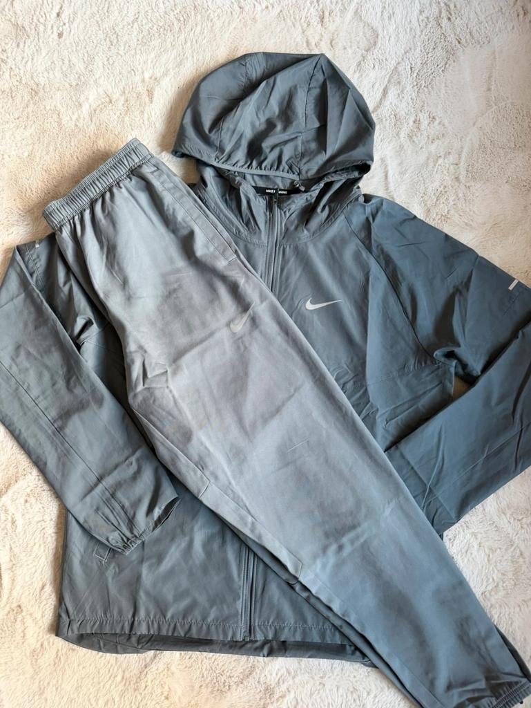 Nike  trainingspak - Zo goed als nieuw, Kleding | Heren, Sportkleding, Verzenden, Zo goed als nieuw, Blauw, Hardlopen of Fietsen