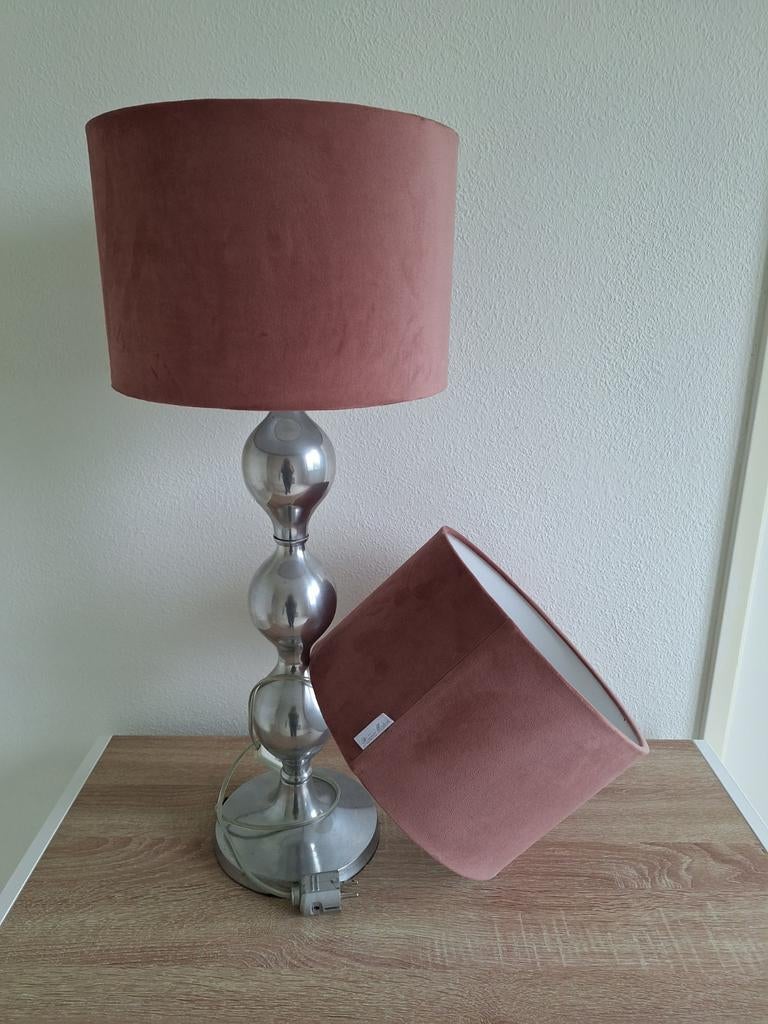 2x tafellamp met kap van Riviera Maison, Huis en Inrichting, Lampen | Tafellampen, Ophalen, Zo goed als nieuw, Stof, 50 tot 75 cm