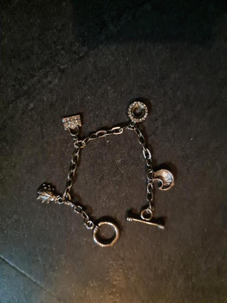 Charmante zilverkleurige bedelarmband, Sieraden, Tassen en Uiterlijk, Bedels, Nieuw, Overige merken, Overige materialen, 4 bedels of meer