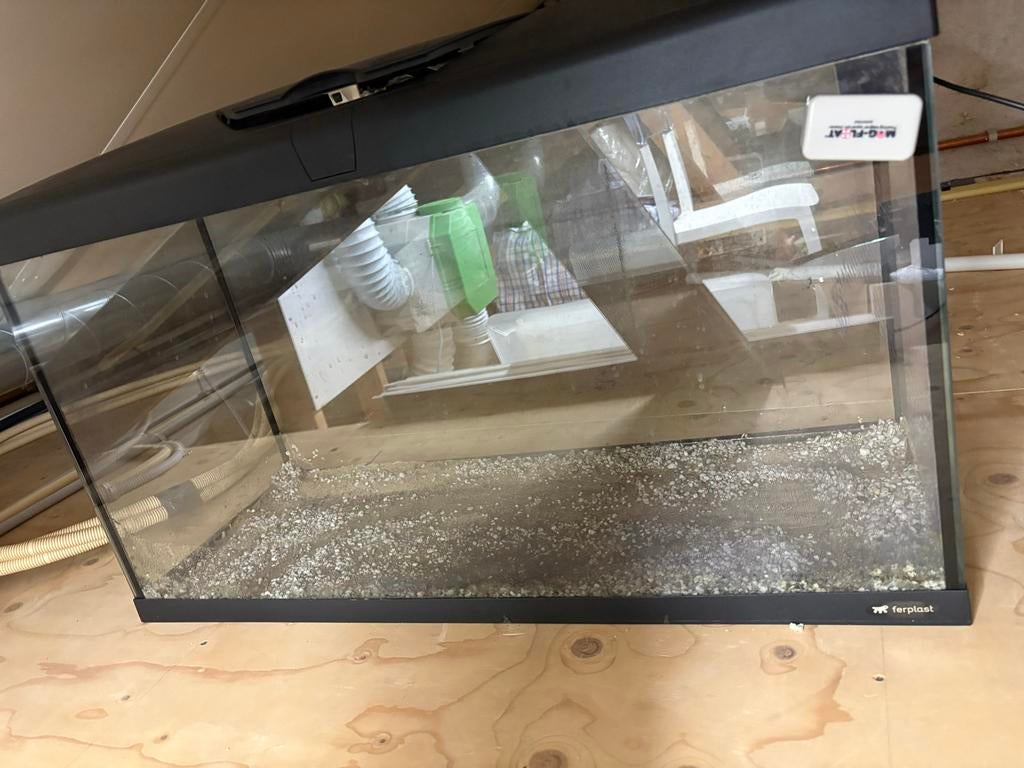 Aquarium met verlichting!, Dieren en Toebehoren, Ophalen, Zo goed als nieuw, Leeg aquarium