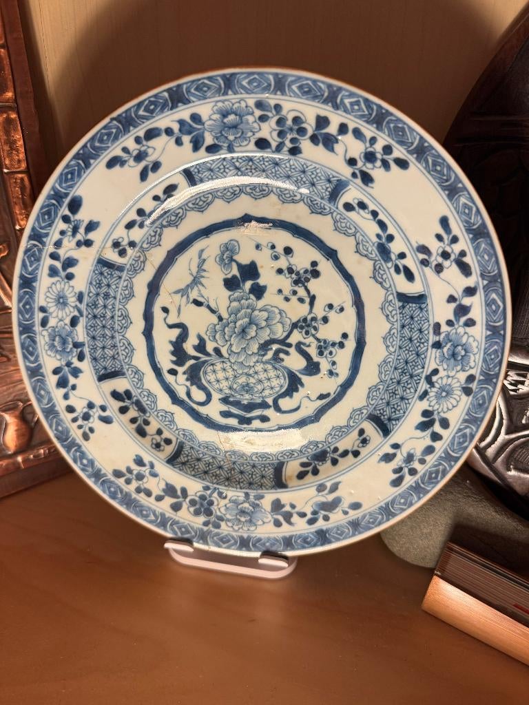 Oud Chinees blauw-wit porseleinen bord met bloemendecor, Antiek en Kunst, Ophalen of Verzenden