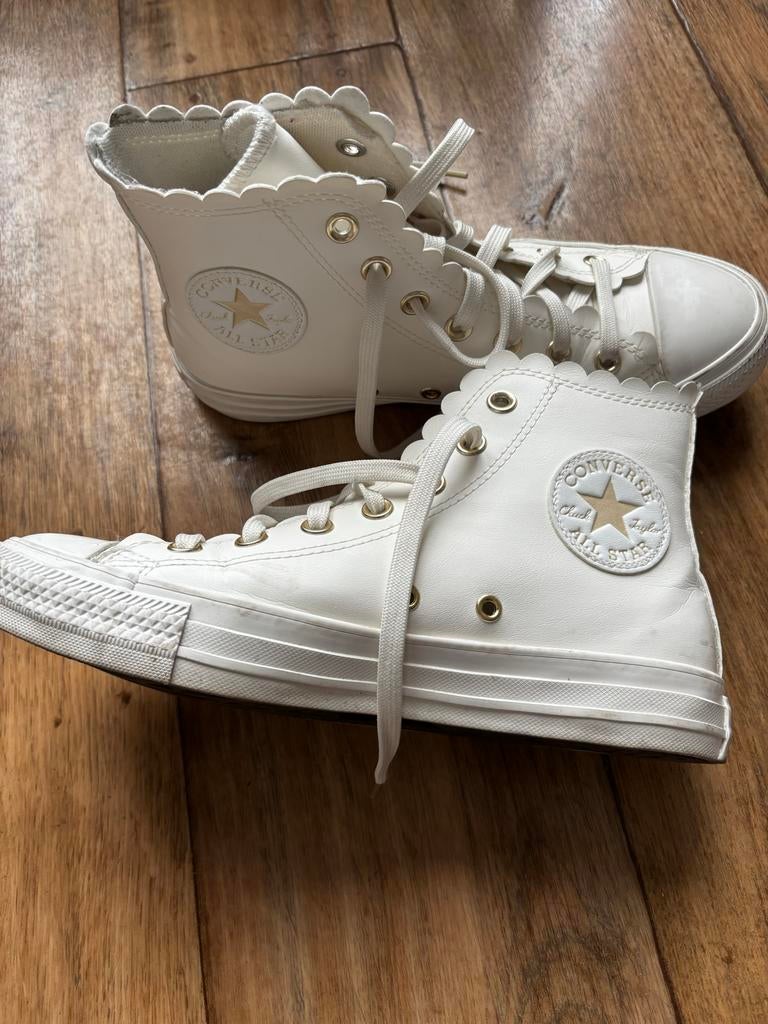 Leren witte Allstars - Zo goed als nieuw, Kleding | Dames, Schoenen, Ophalen of Verzenden, Zo goed als nieuw, Wit, Sneakers of Gympen