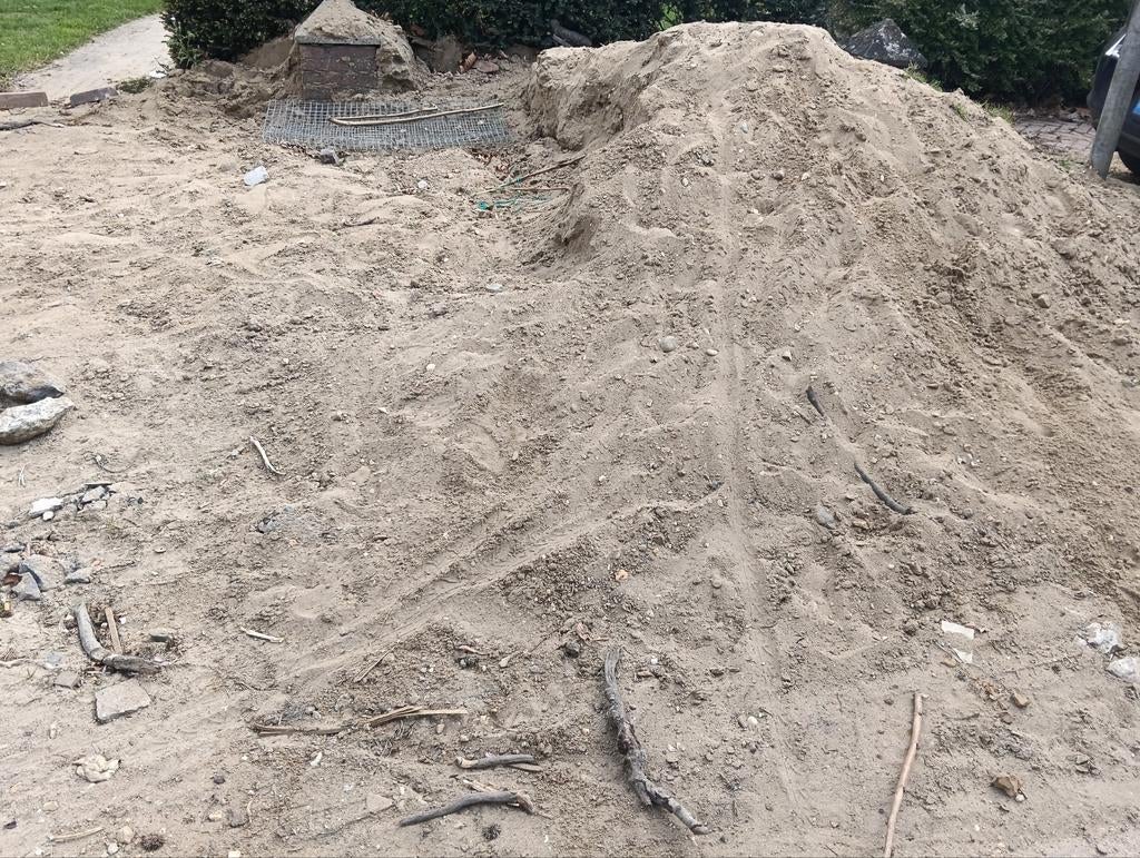 Gratis af te halen: Grote berg zand, Tuin en Terras, Zand, Ophalen, Ophoogzand