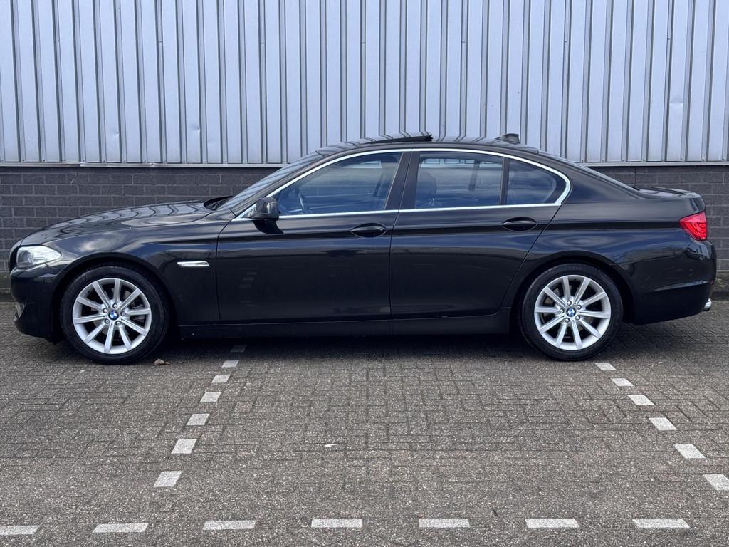 BMW 5-serie 523i High Executive Open Dak | Leder | Stoelverw, Auto's, Euro 5, Achterwielaandrijving, Gebruikt, Zwart
