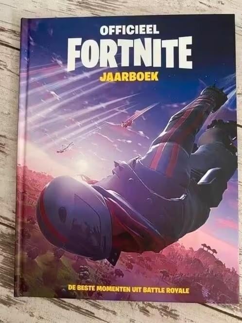 Officieel Fortnite - Jaarboek -Epic Games ( 2019), Ophalen of Verzenden, Zo goed als nieuw