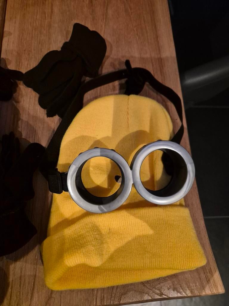 Minion mutsen 18 x, Ophalen of Verzenden, Zo goed als nieuw, 158 t/m 164, Jongen of Meisje