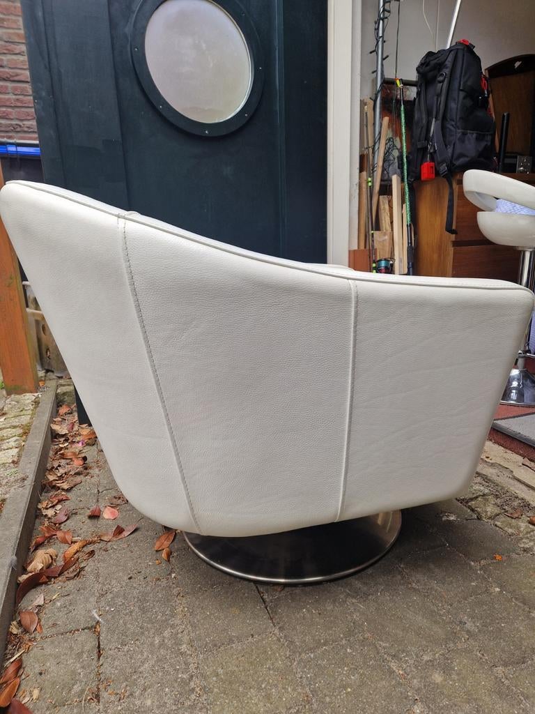 Wit leren fauteuil., Ophalen, Gebruikt, 75 tot 100 cm, 50 tot 75 cm