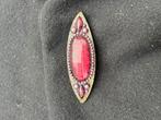 Vintage Broche met Rode Steen en Paarse Accentjes, Overige materialen, 4 tot 7 cm, Gebruikt, Ophalen of Verzenden