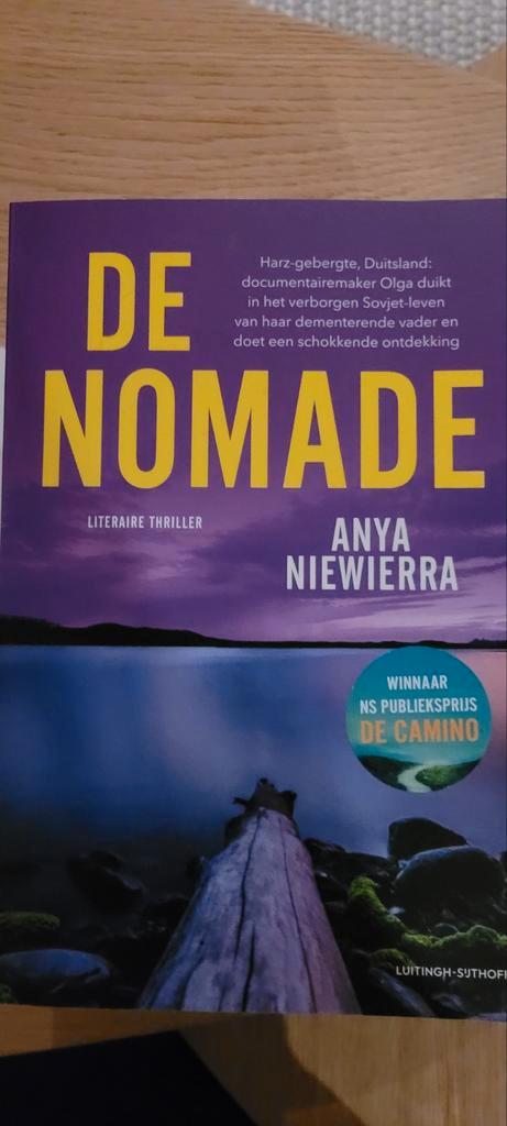 Anya Niewierra - De nomade, Boeken, Thrillers, Zo goed als nieuw, Ophalen of Verzenden
