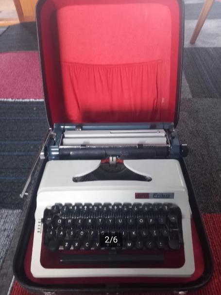 Erika mod. 34 Typemachine met draagtas te koop, Diversen, Typemachines, Gebruikt, Ophalen