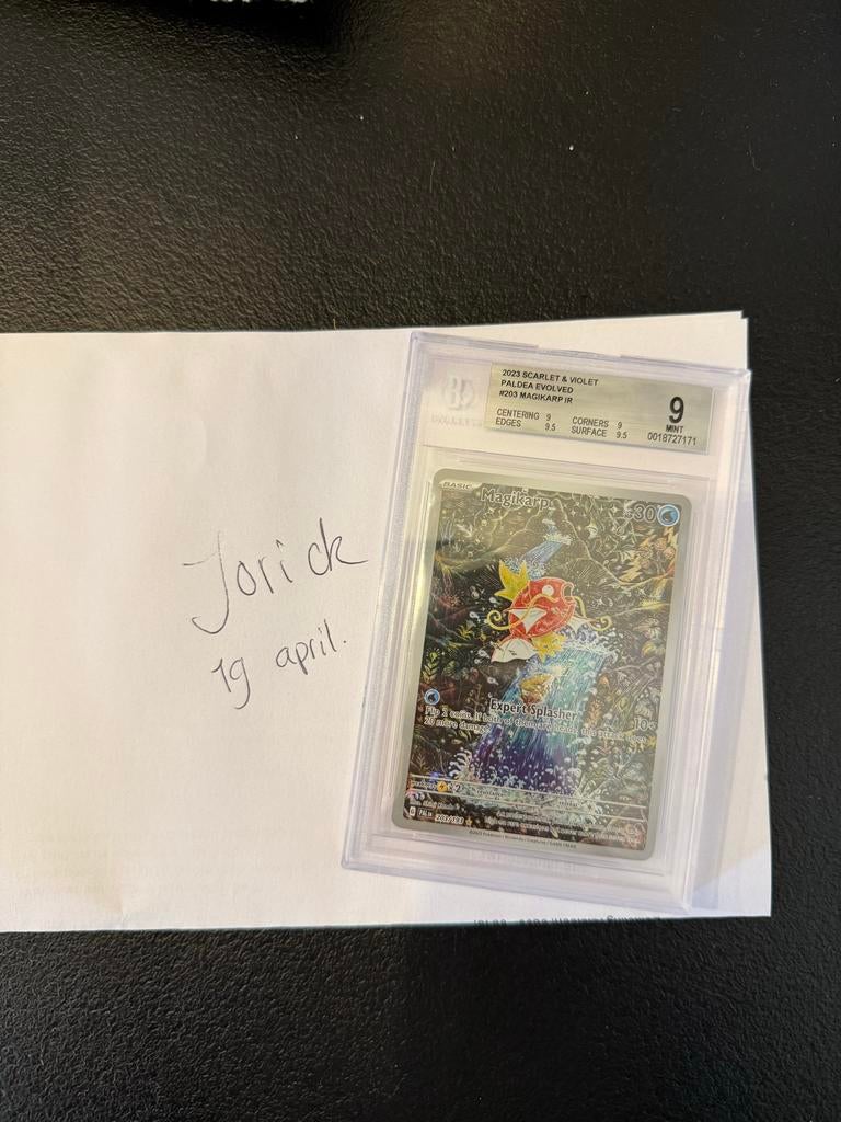 Magikarp #203 BGS 9 - Paldea Evolved, Hobby en Vrije tijd, Verzamelkaartspellen | Pokémon, Ophalen of Verzenden, Zo goed als nieuw