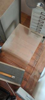 Vintage Transparante Bijzettafel - Gebogen Plexiglas, Minder dan 45 cm, Gebruikt, Vintage, Modern, Minimalistisch, Ophalen of Verzenden