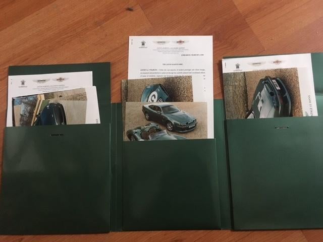 Aston Martin incl DB7 en V8 Vantage originele persmap '99, Ophalen, Zo goed als nieuw, Overige merken