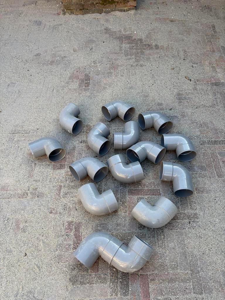 Diverse hulpstukken 110mm, Ophalen, Bochten, Pvc, Zo goed als nieuw