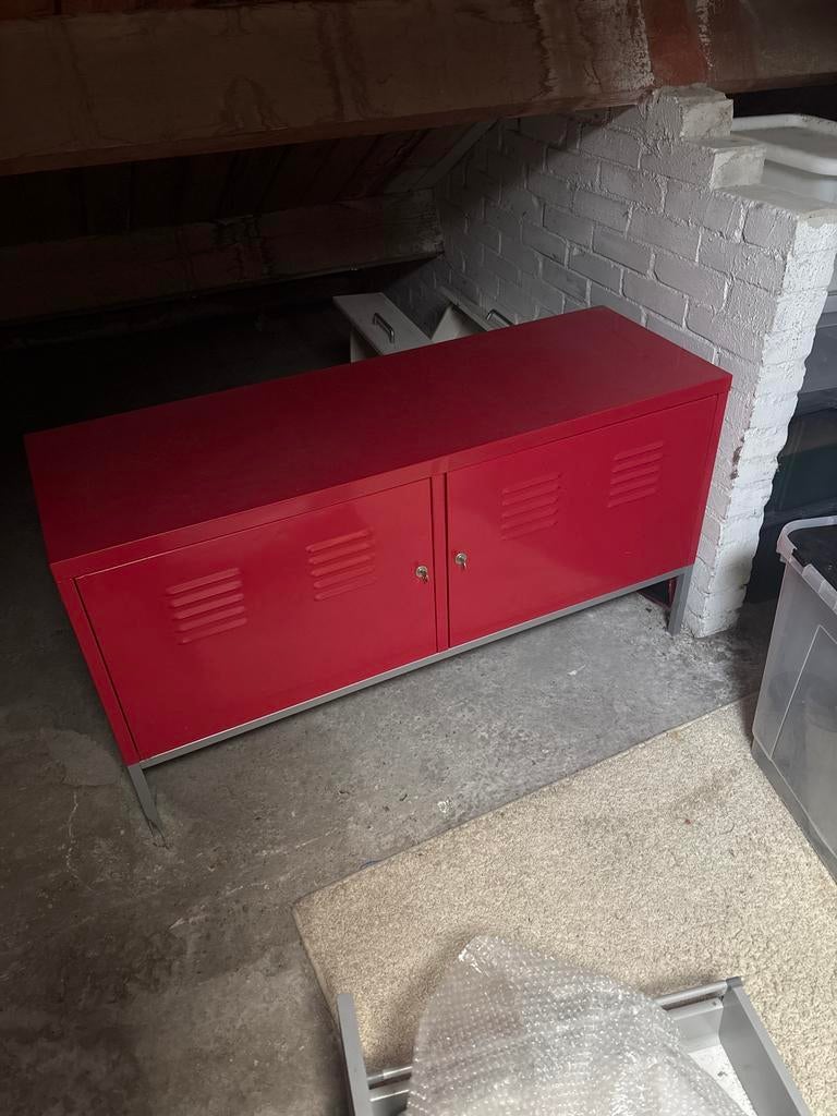 IKEA Archiefkast Rood met Sleutels - Goede Staat, Huis en Inrichting, Kasten | Roldeurkasten en Archiefkasten, Gebruikt, 100 tot 150 cm